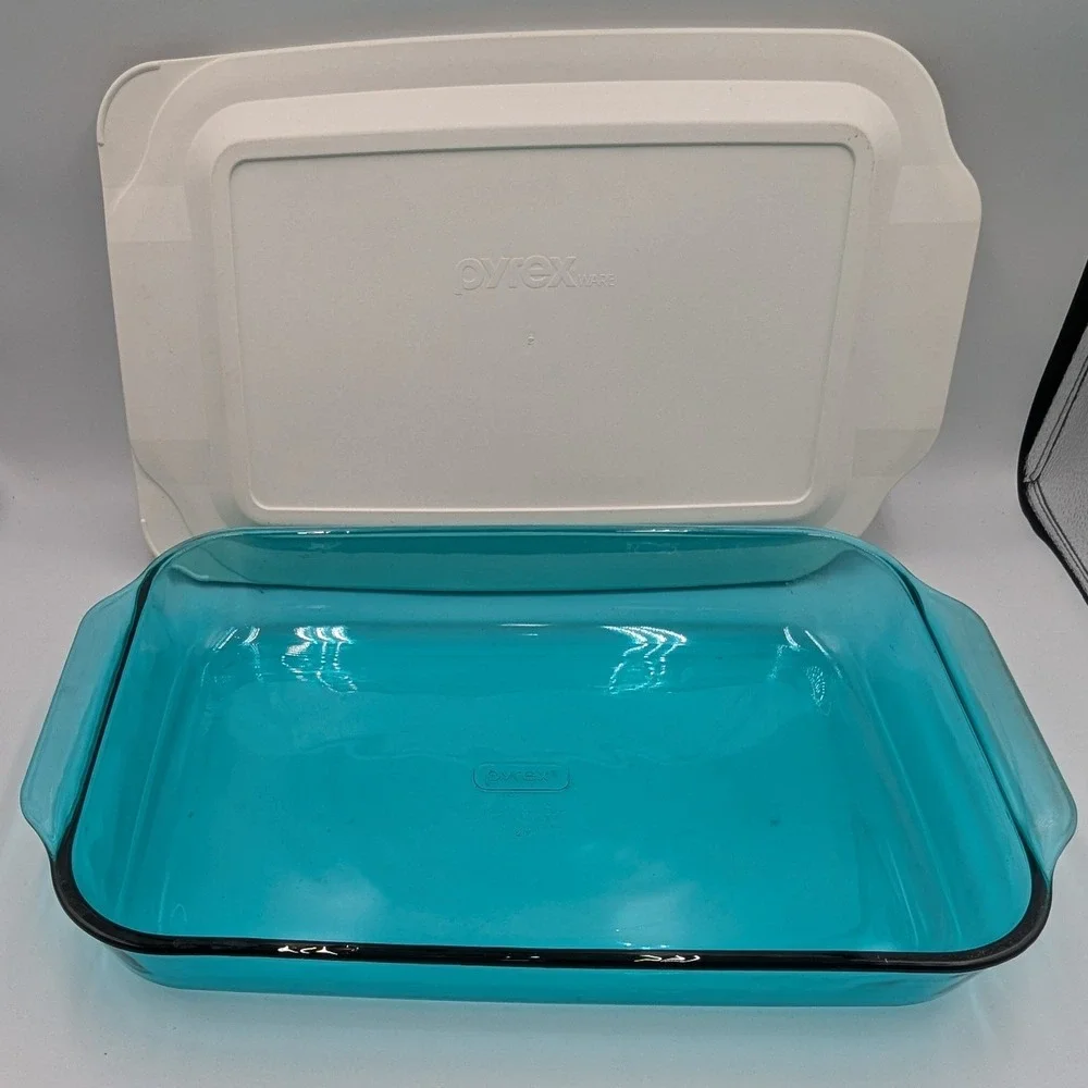 Pyrex Baking Dish Teal Blue Glass 3qt Rectangular Roaster with Lid 13x9x2in
